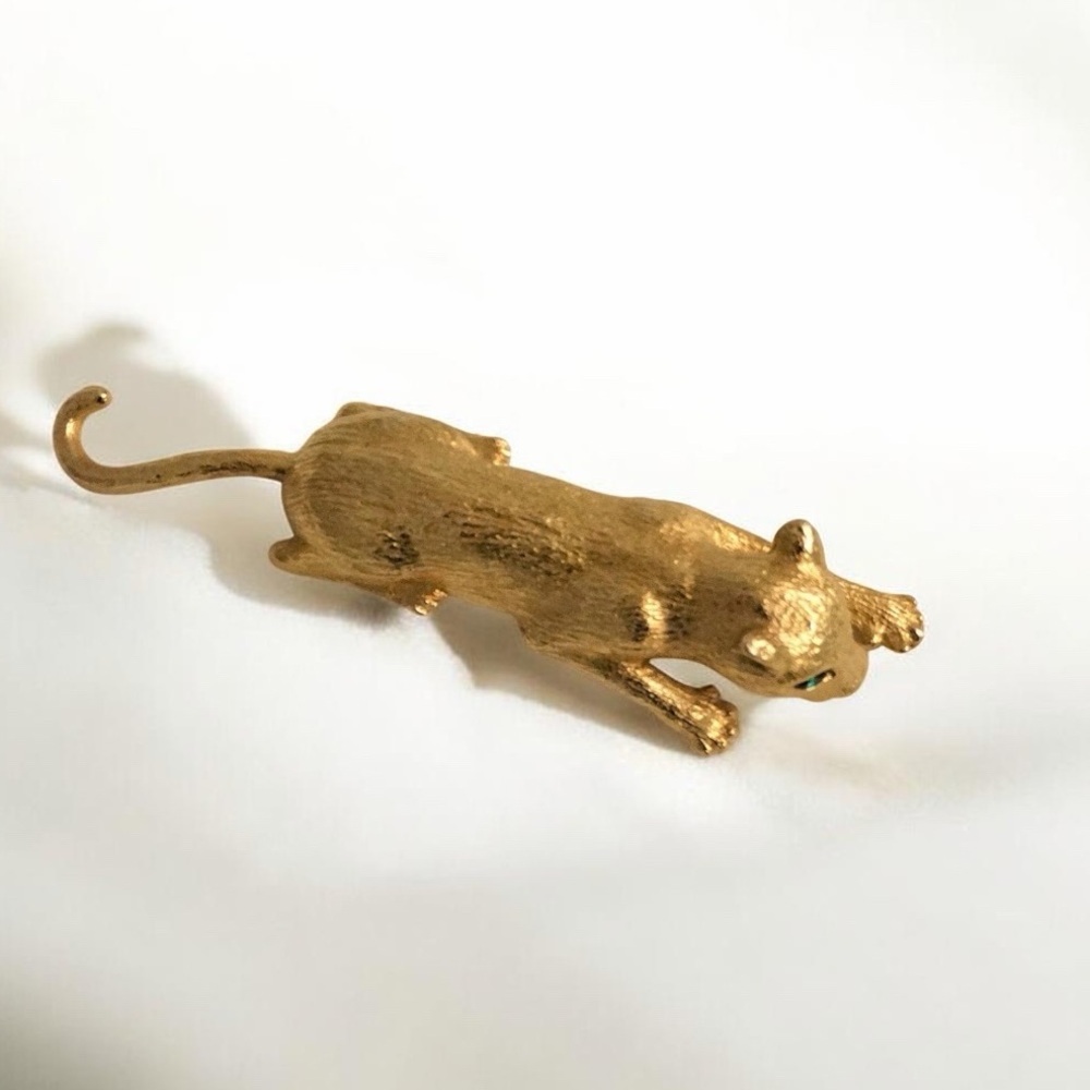 Vintage Figural Cat Brooch Gold Tone Emerald Green Eyes Sculptural Statement Pin - Picture 3 of 7